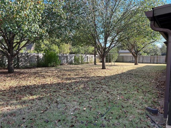 6803 Fence Line DR, Austin TX 78749