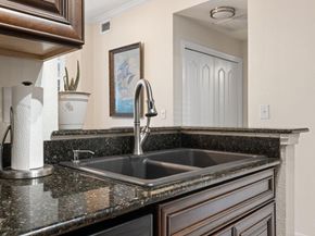 6000 Shepherd Mountain CV 302, Austin TX 78730