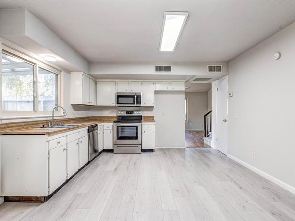 901 E Village LN, Austin TX 78758