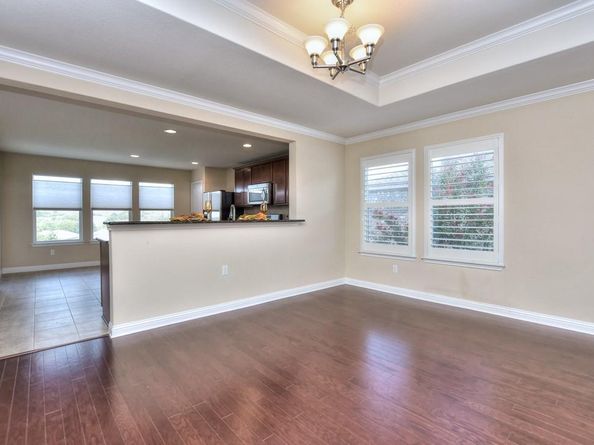 106 Kickapoo Creek LN, Georgetown TX 78633