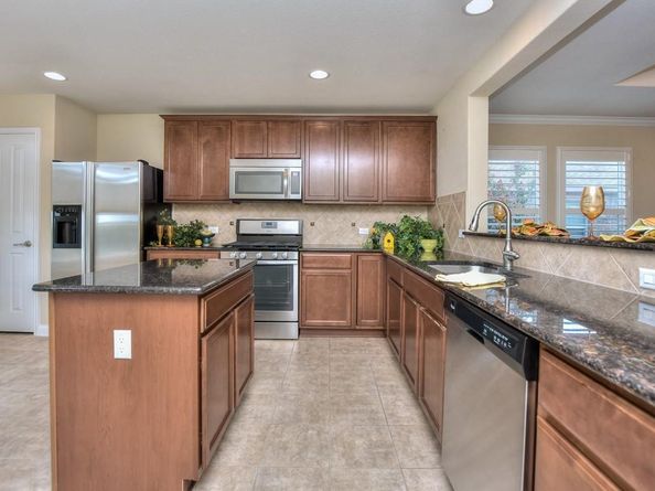 106 Kickapoo Creek LN, Georgetown TX 78633