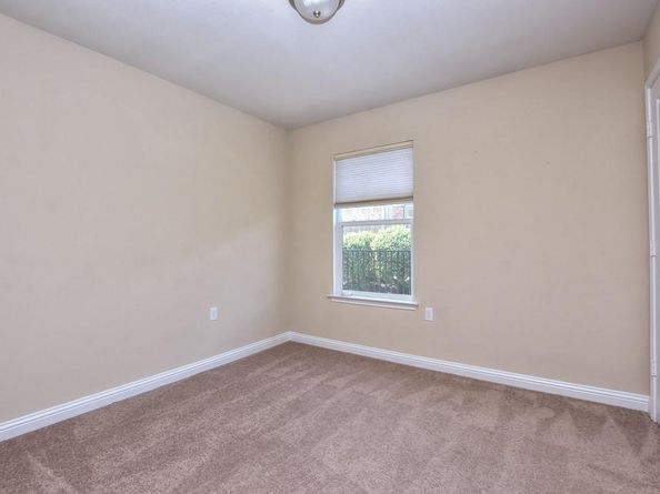 106 Kickapoo Creek LN, Georgetown TX 78633