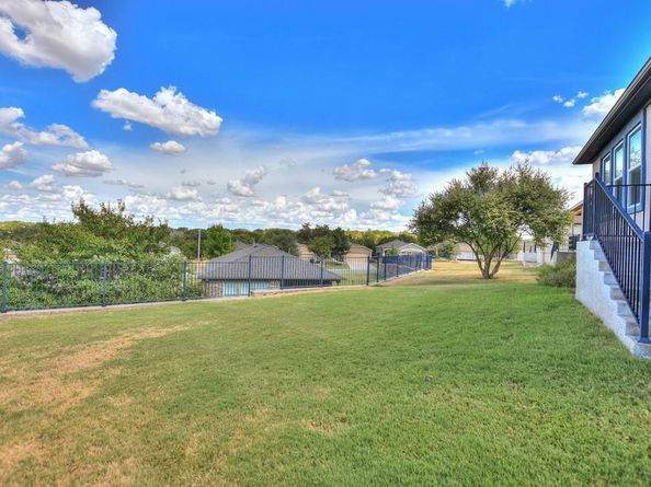 106 Kickapoo Creek LN, Georgetown TX 78633