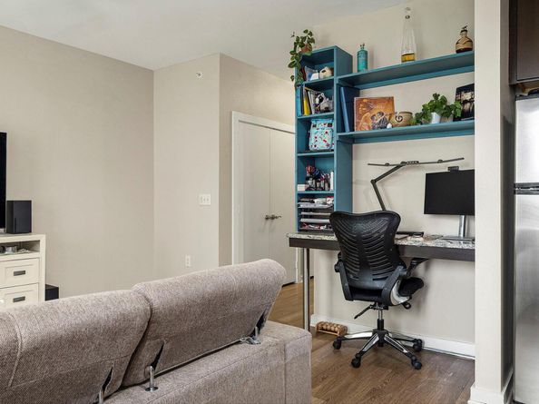 1900 Barton Springs RD 5033, Austin TX 78704