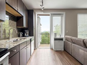 1900 Barton Springs RD 5033, Austin TX 78704