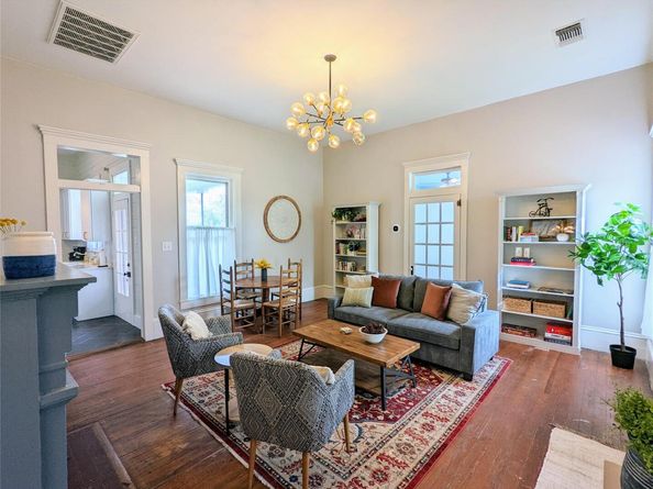 515 E 8th ST, Georgetown TX 78626