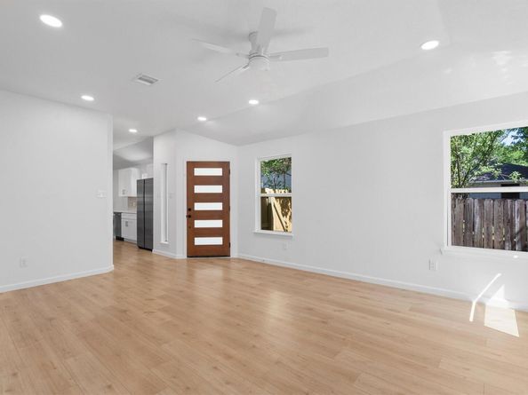 8121 Almondsbury LN, Austin TX 78748