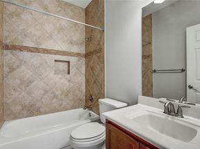 512 Eberhart LN 1207, Austin TX 78745