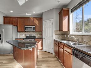 512 Eberhart LN 1207, Austin TX 78745