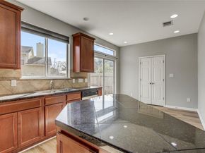 512 Eberhart LN 1207, Austin TX 78745