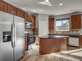 512 Eberhart LN 1207, Austin TX 78745