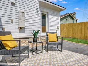 1121 Walton LN B, Austin TX 78721