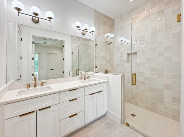3614 Abbate CIR B, Austin TX 78721