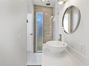 1904 E 17th ST B, Austin TX 78702