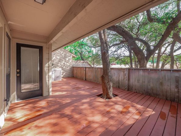 7211 Lakewood DR E118, Austin TX 78750