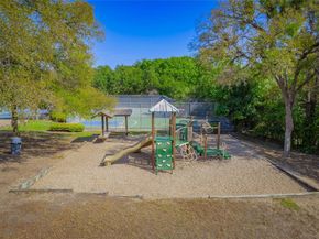 7211 Lakewood DR E118, Austin TX 78750