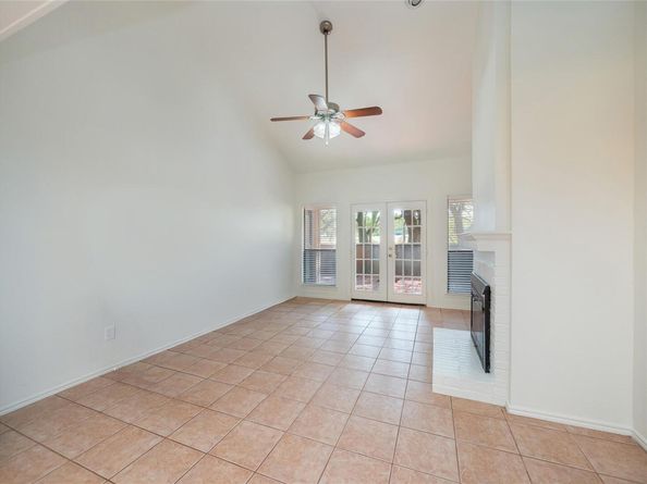 7211 Lakewood DR E118, Austin TX 78750