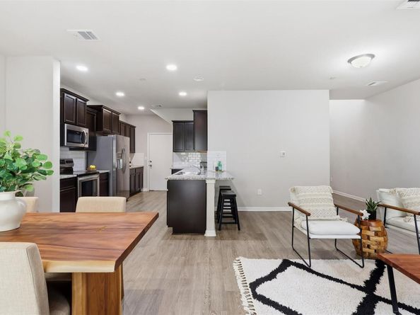 516 E Slaughter LN 2303, Austin TX 78744