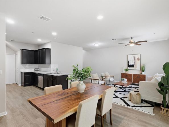 516 E Slaughter LN 2303, Austin TX 78744