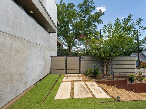 2004 E 8th ST, Austin TX 78702