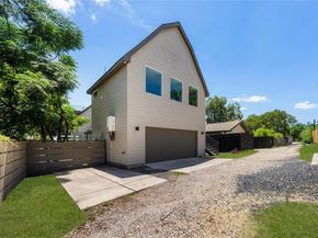 2004 E 8th ST, Austin TX 78702