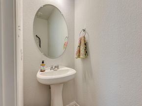 1009 Goldilocks LN, Manchaca TX 78652