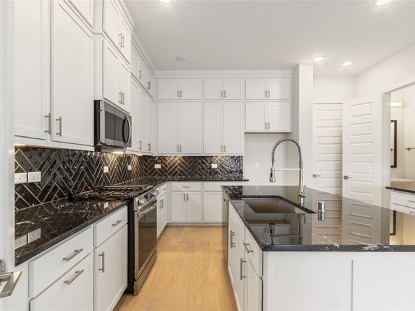 908A W 21st Street, Houston TX 77008