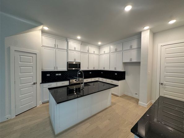 908A W 21st Street, Houston TX 77018