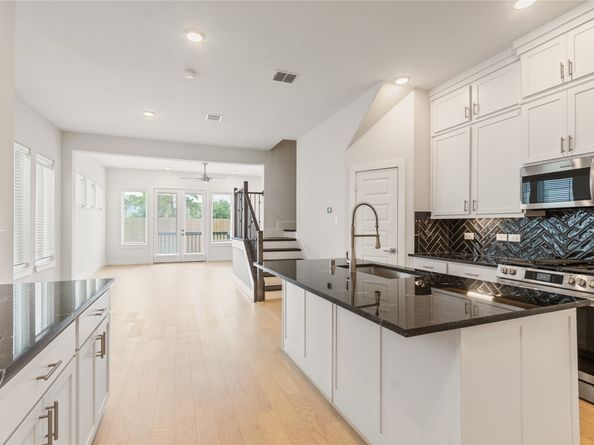 908A W 21st Street, Houston TX 77008