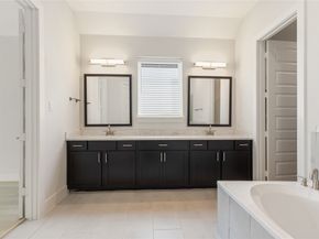 908A W 21st Street, Houston TX 77008