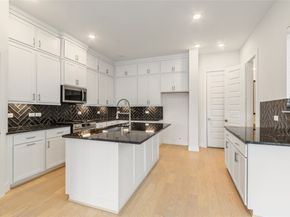 908A W 21st Street, Houston TX 77008