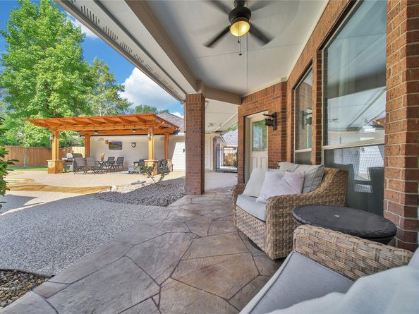 27 N Terrace Mill Circle, The Woodlands TX 77382
