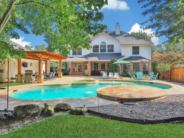 27 N Terrace Mill Circle, The Woodlands TX 77382