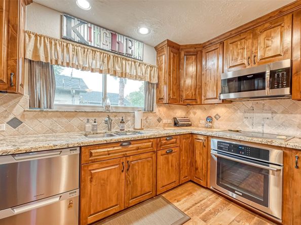 10107 Hollow Canyon Drive, Sugar Land TX 77498