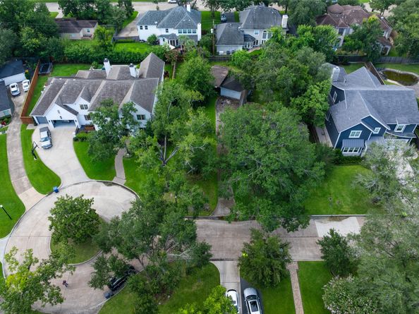 8630 Cedarbrake Drive, Spring Valley Village TX 77055