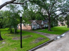 8630 Cedarbrake Drive, Spring Valley Village TX 77055