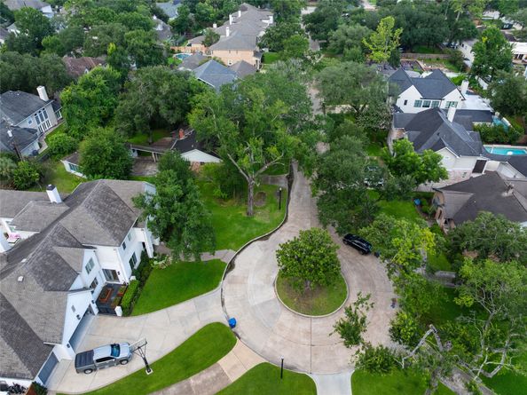 8630 Cedarbrake Drive, Spring Valley Village TX 77055