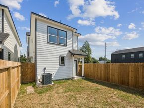 320 Clearwater st, Houston TX 77029