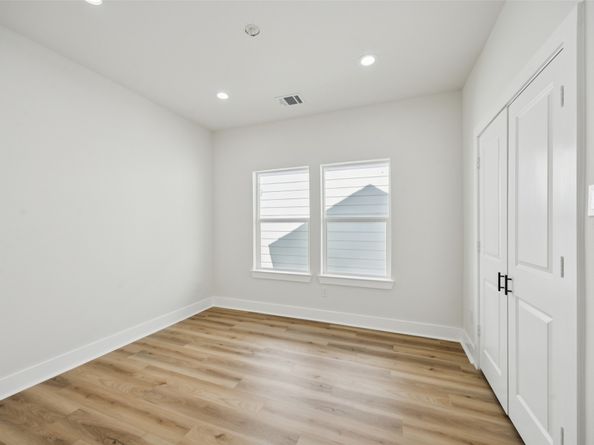 320 Clearwater st, Houston TX 77029