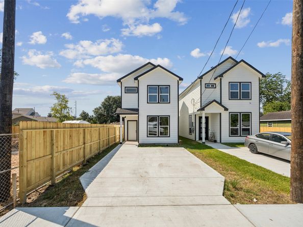 320 Clearwater st, Houston TX 77029