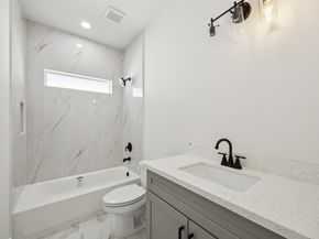 320 Clearwater st, Houston TX 77029