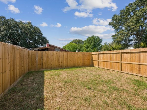 320 Clearwater st, Houston TX 77029