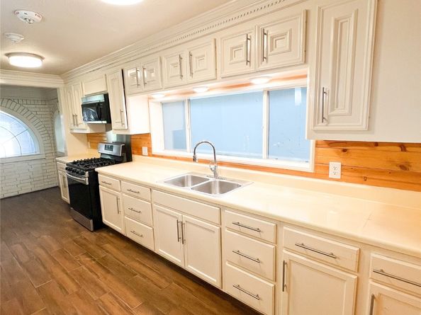 1207 Firnat Street, Houston TX 77022