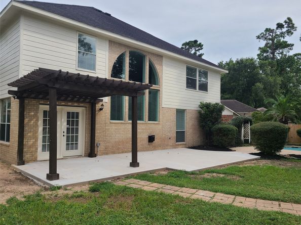 2103 Winding Hollow Court, Conroe TX 77385