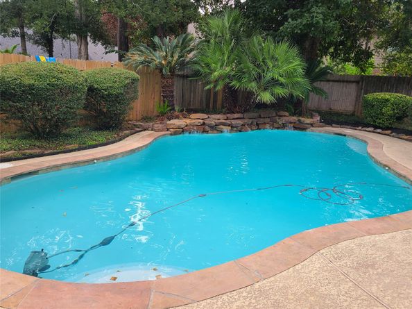 2103 Winding Hollow Court, Conroe TX 77385