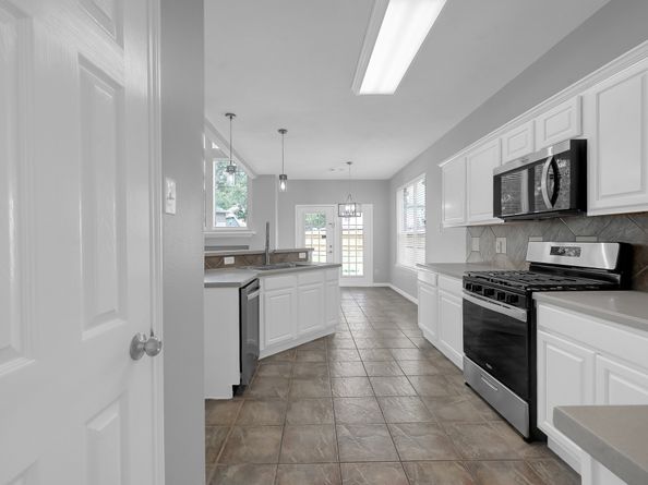 2103 Winding Hollow Court, Conroe TX 77385