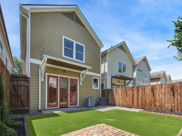 5510 Larkin Street A, Houston TX 77007