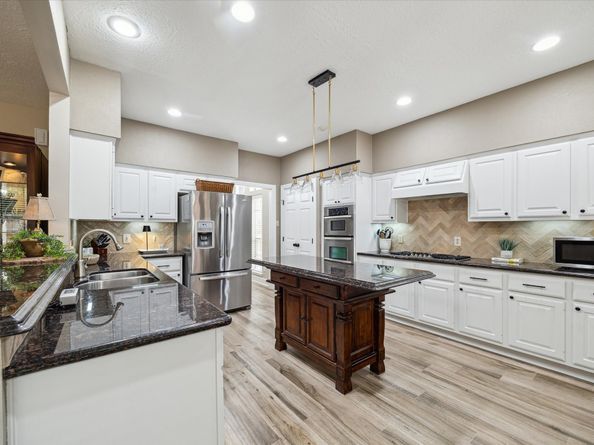 132 W Bonneymead Circle, The Woodlands TX 77381