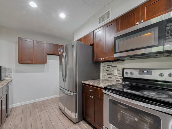 10534 Towne Square Road, Sugar Land TX 77498