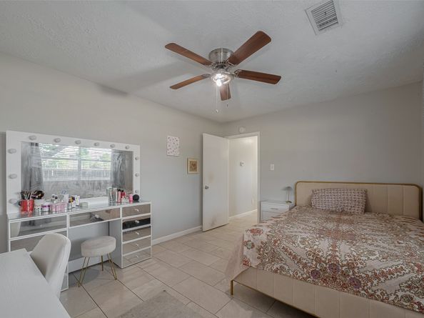10534 Towne Square Road, Sugar Land TX 77498